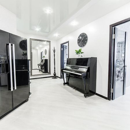 Mgapartments 3 Rooms Miasnikova Sq. Vip Minszk Kültér fotó